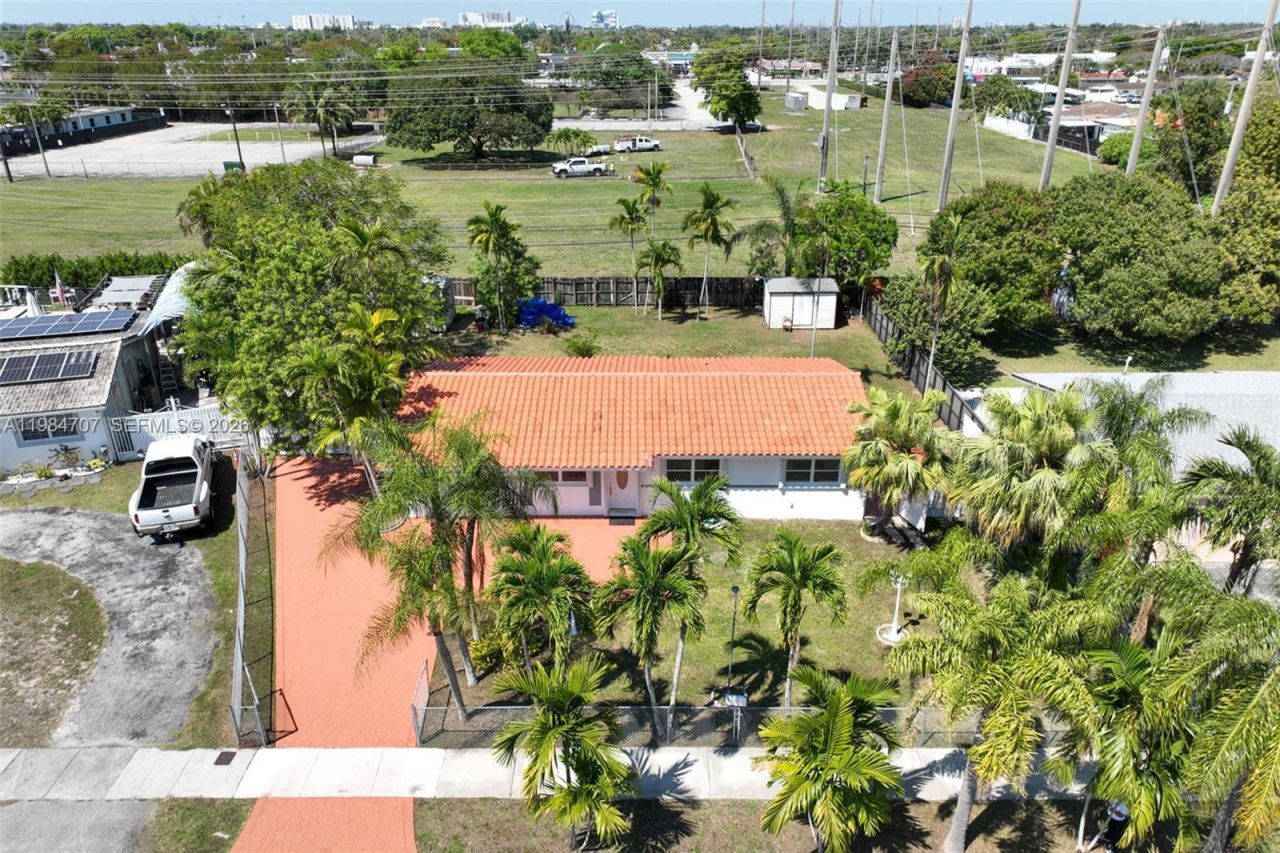 10521 SW 41st Ter , Miami, FL 33165 Photo