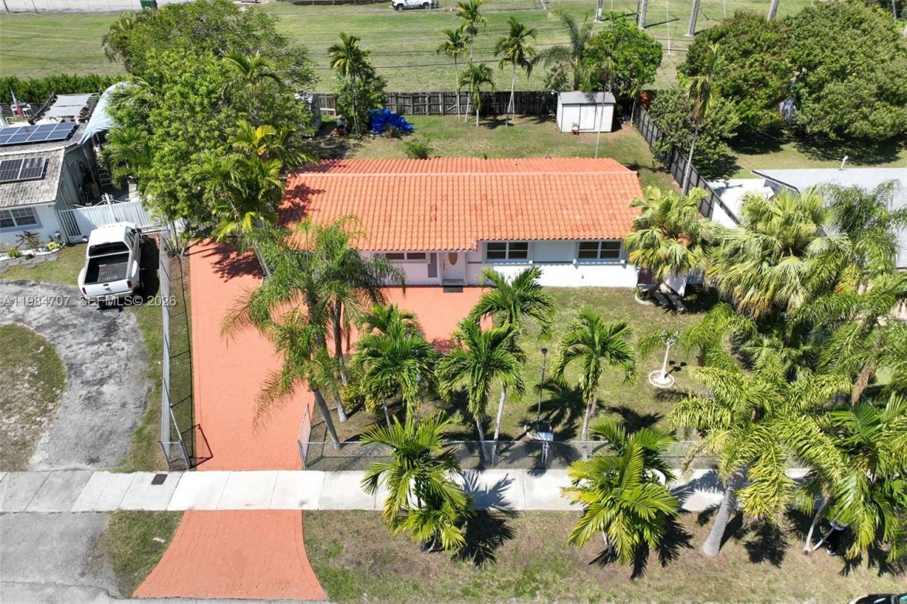 10521 SW 41st Ter , Miami, FL 33165 Photo