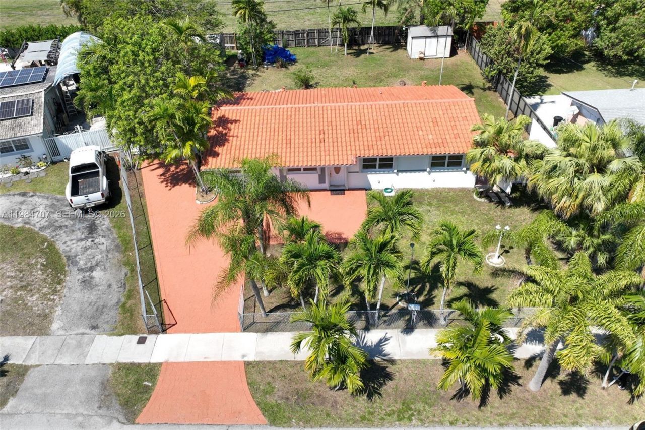 10521 SW 41st Ter , Miami, FL 33165 Photo