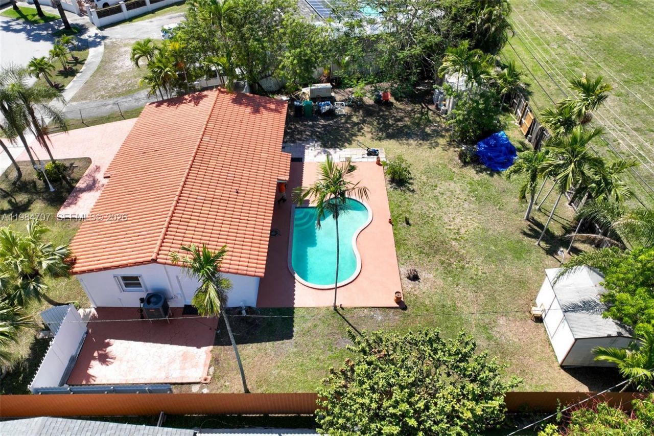 10521 SW 41st Ter , Miami, FL 33165 Photo