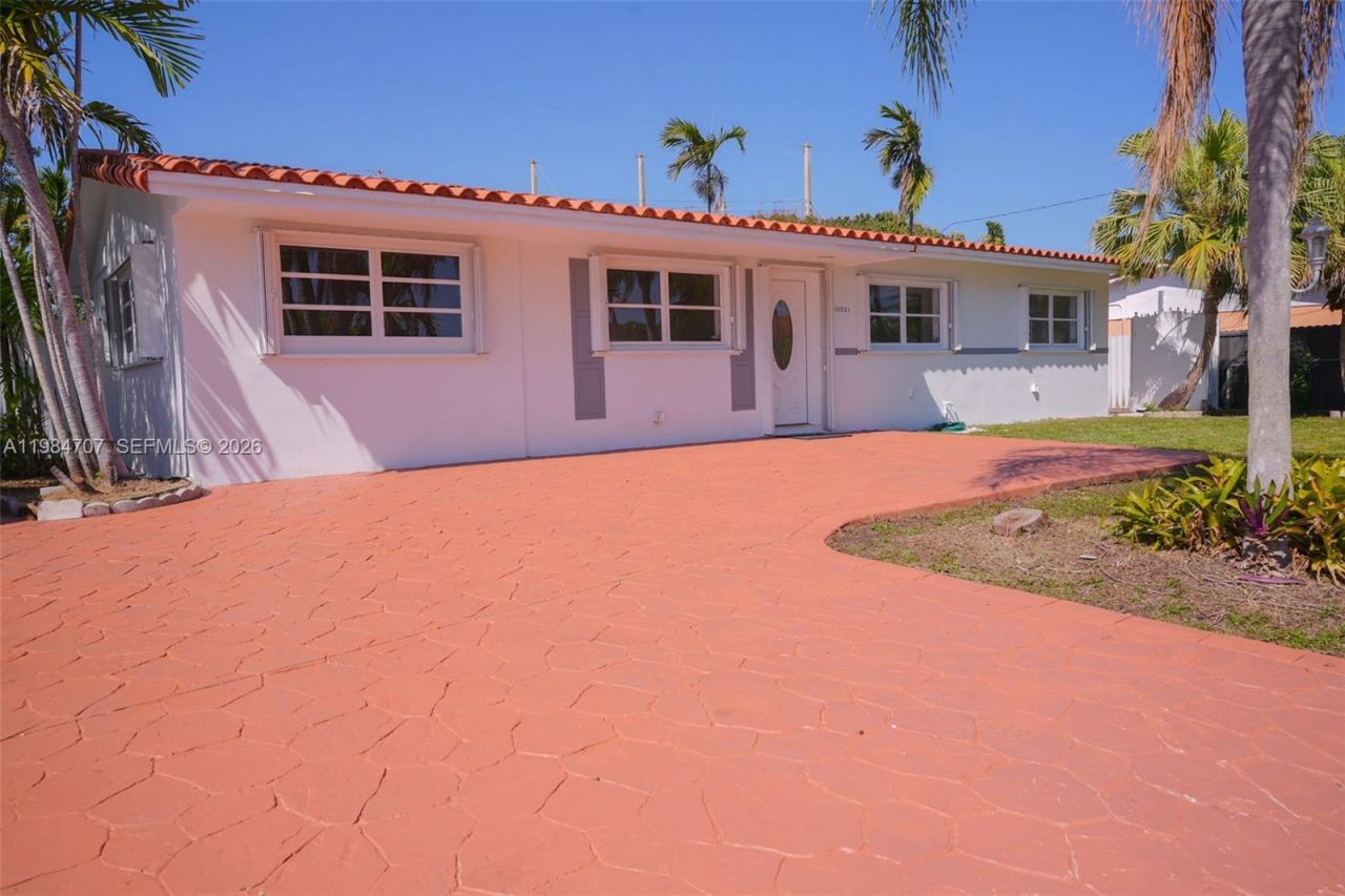 10521 SW 41st Ter , Miami, FL 33165 Photo