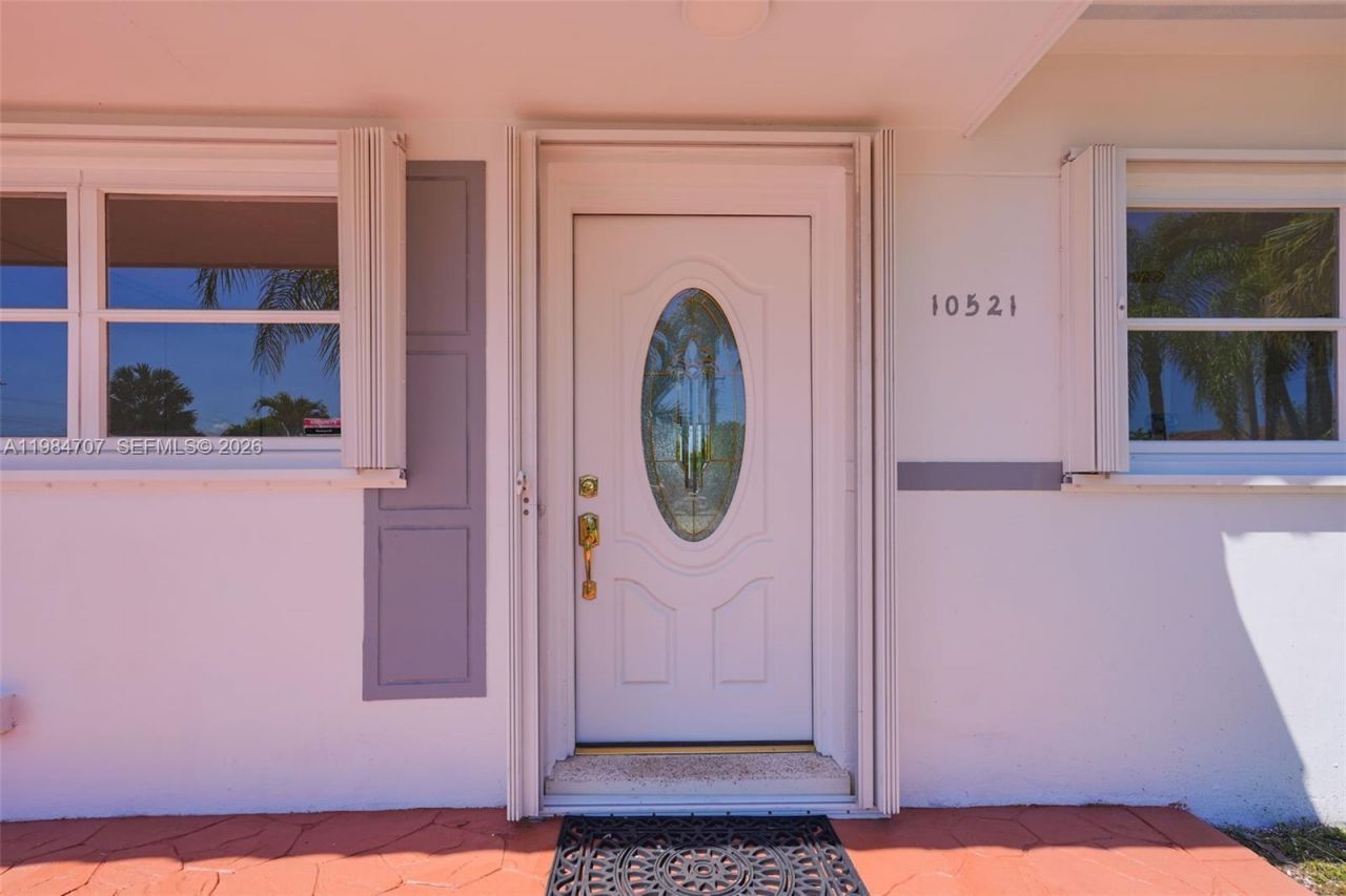 10521 SW 41st Ter , Miami, FL 33165 Photo