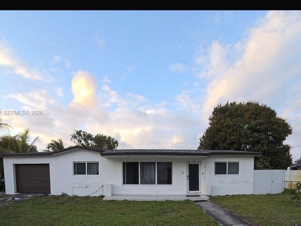 2011 NW 178th St , Miami Gardens, FL 33056