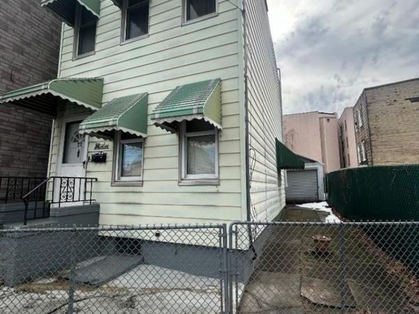 22 Woodland Ave, Jersey, NJ 07305