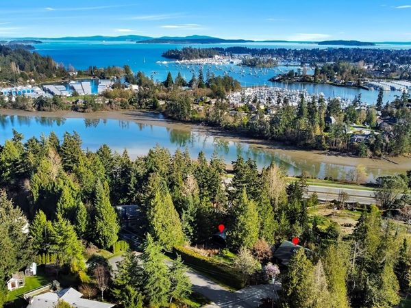 11007 Cedar Lane , North Saanich, BC V8L 5R1