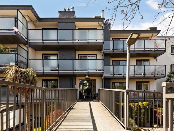 1241 Fairfield Rd, Unit 402, Victoria, BC V8V 3B3