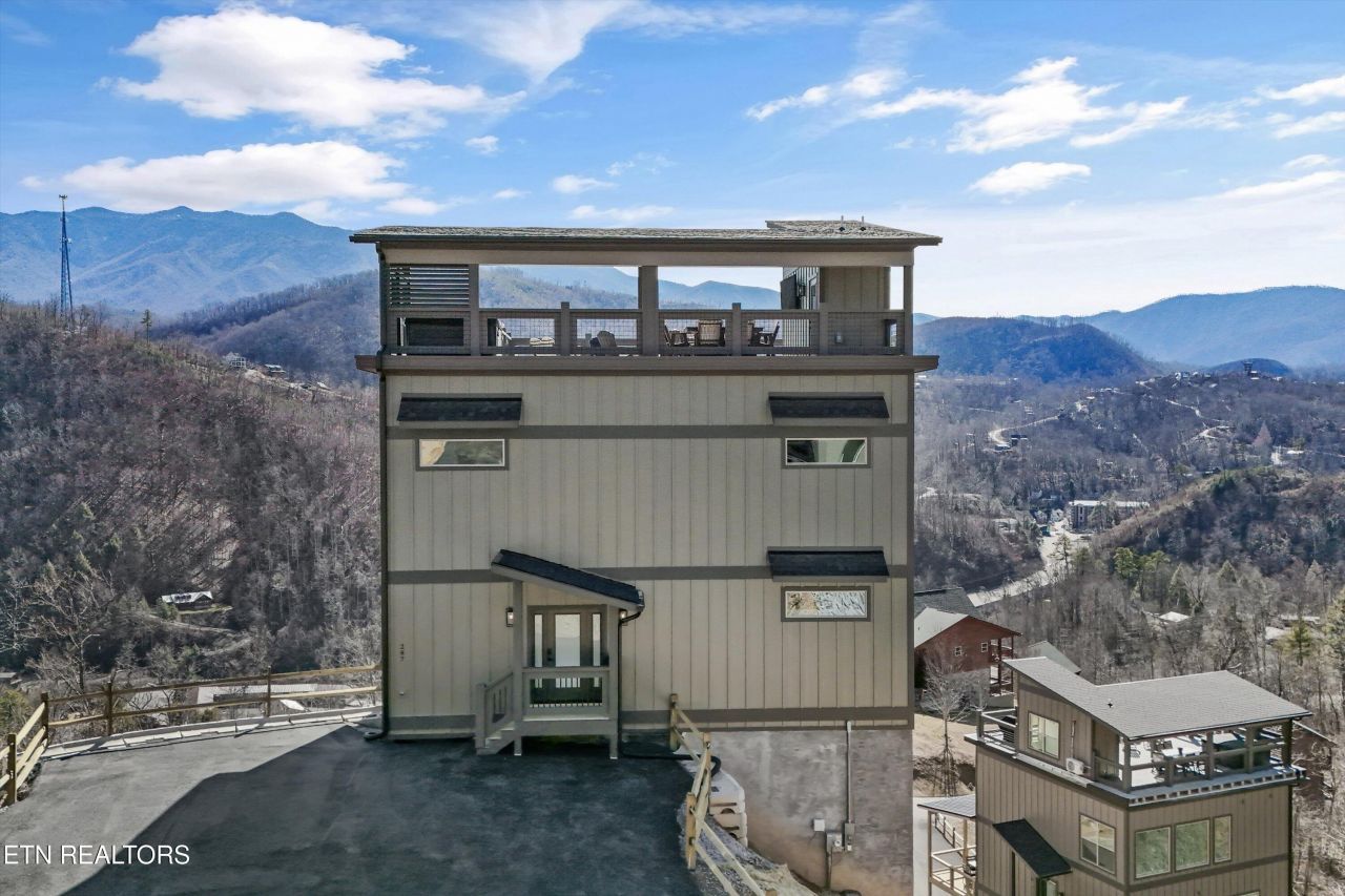 287 Laurel Oaks Way, Gatlinburg, TN 37738 Main Photo