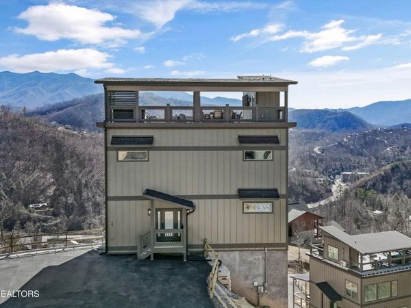 287 Laurel Oaks Way, Gatlinburg, TN 37738