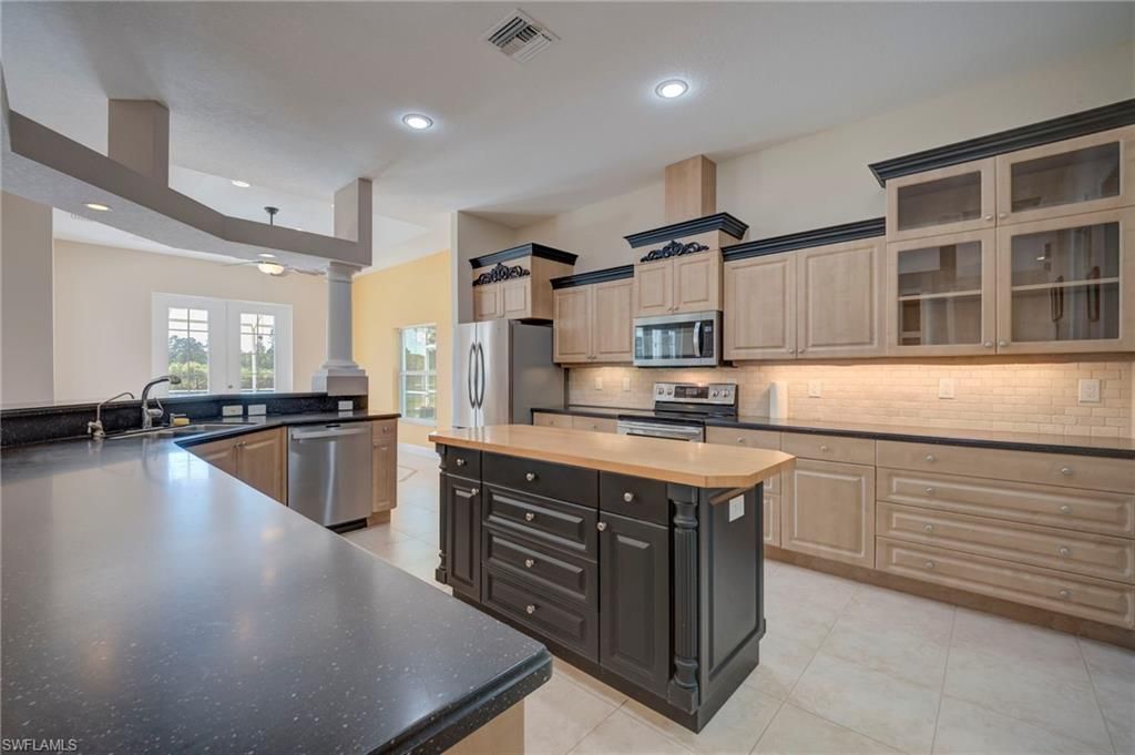 638 Parkdale Blvd, Lehigh Acres, FL 33974 Photo