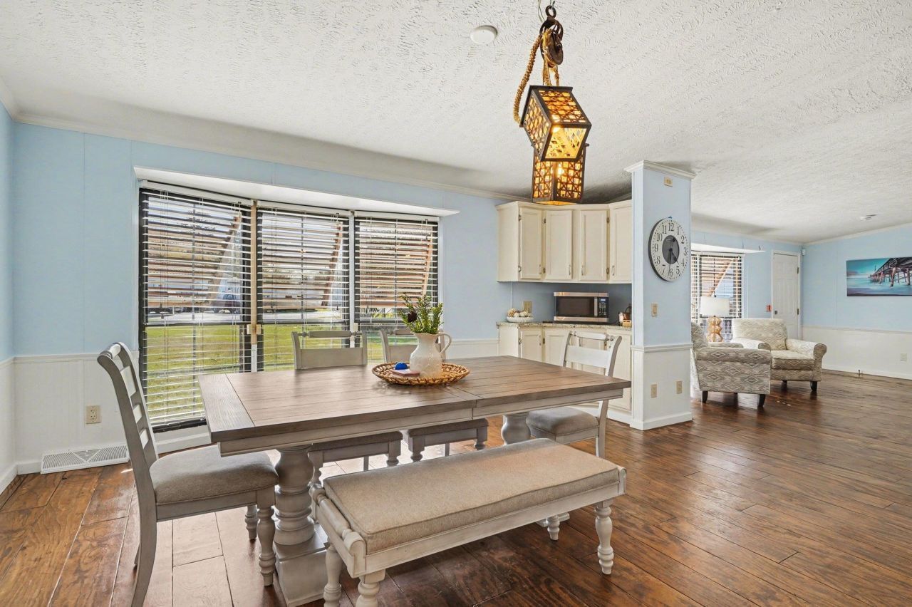 784 Lewis Ln. Photo 10