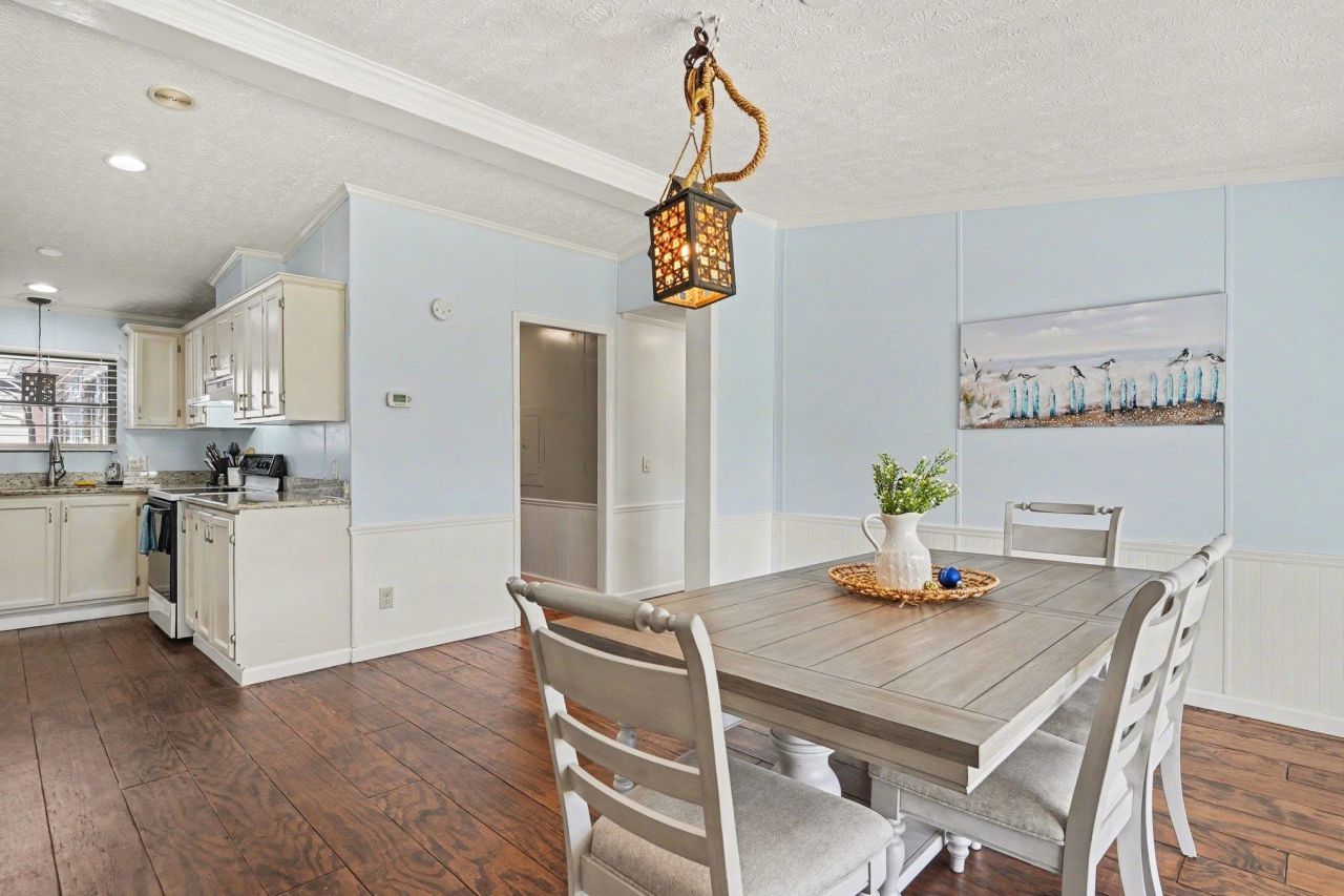 784 Lewis Ln. Photo 11