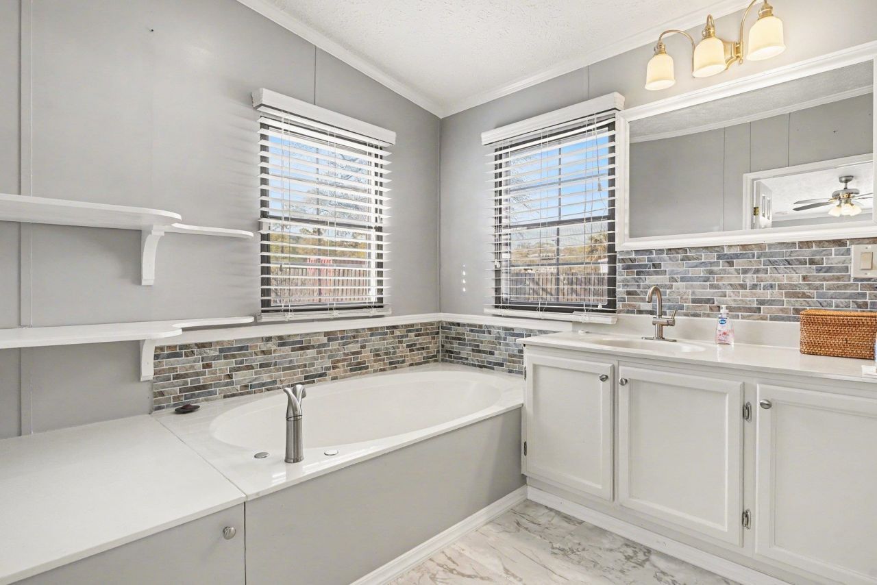 784 Lewis Ln. Photo 18