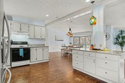 784 Lewis Ln. photo 4