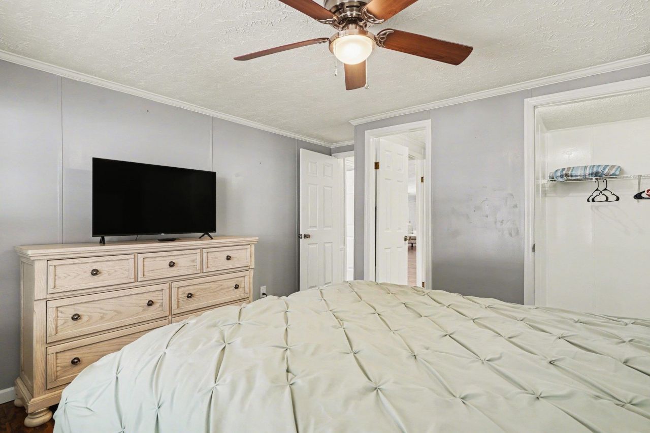 784 Lewis Ln. Photo 21