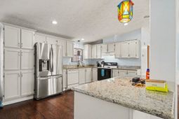 784 Lewis Ln. photo 4