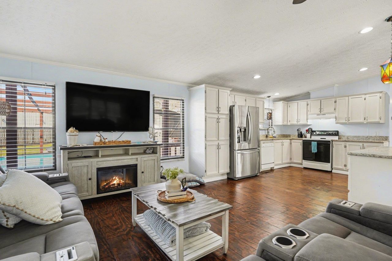 784 Lewis Ln. Photo 6