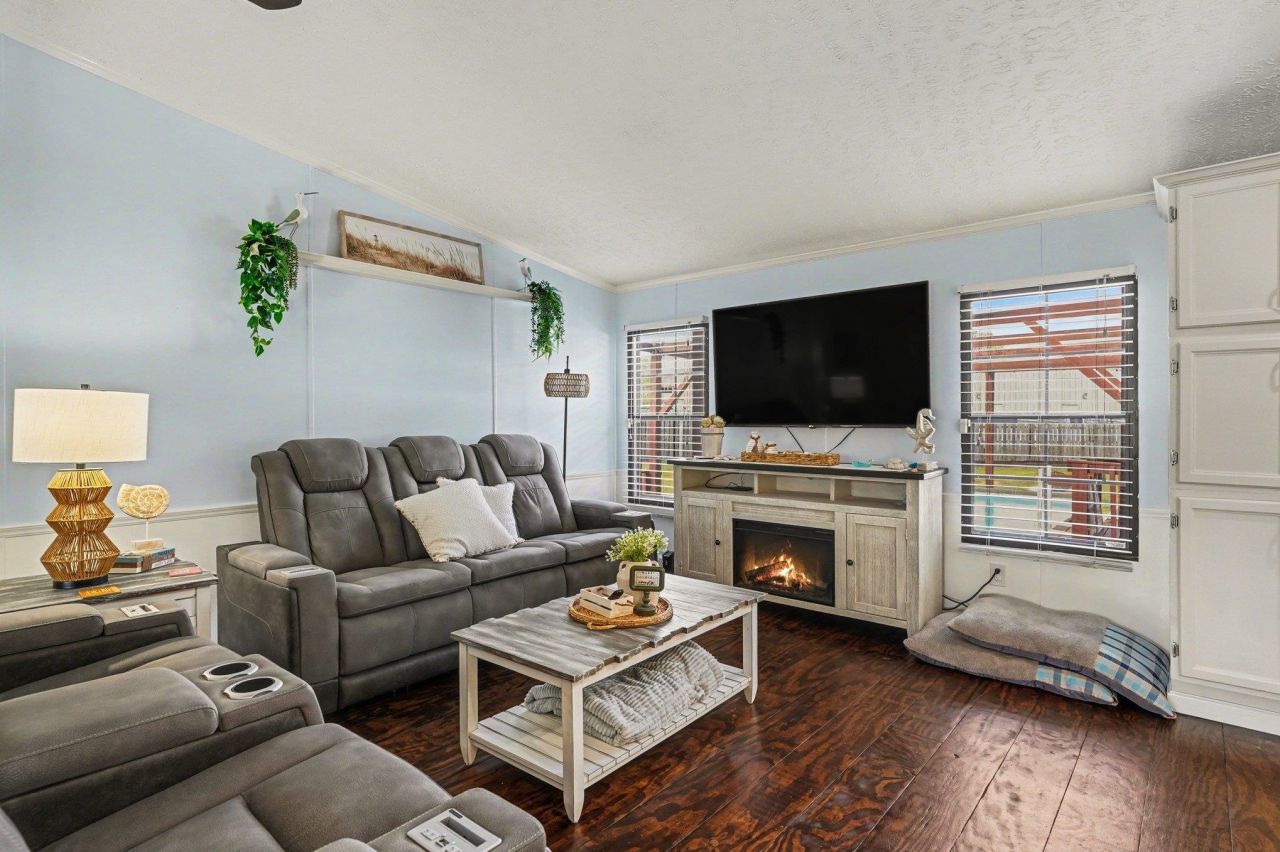 784 Lewis Ln. Photo 7