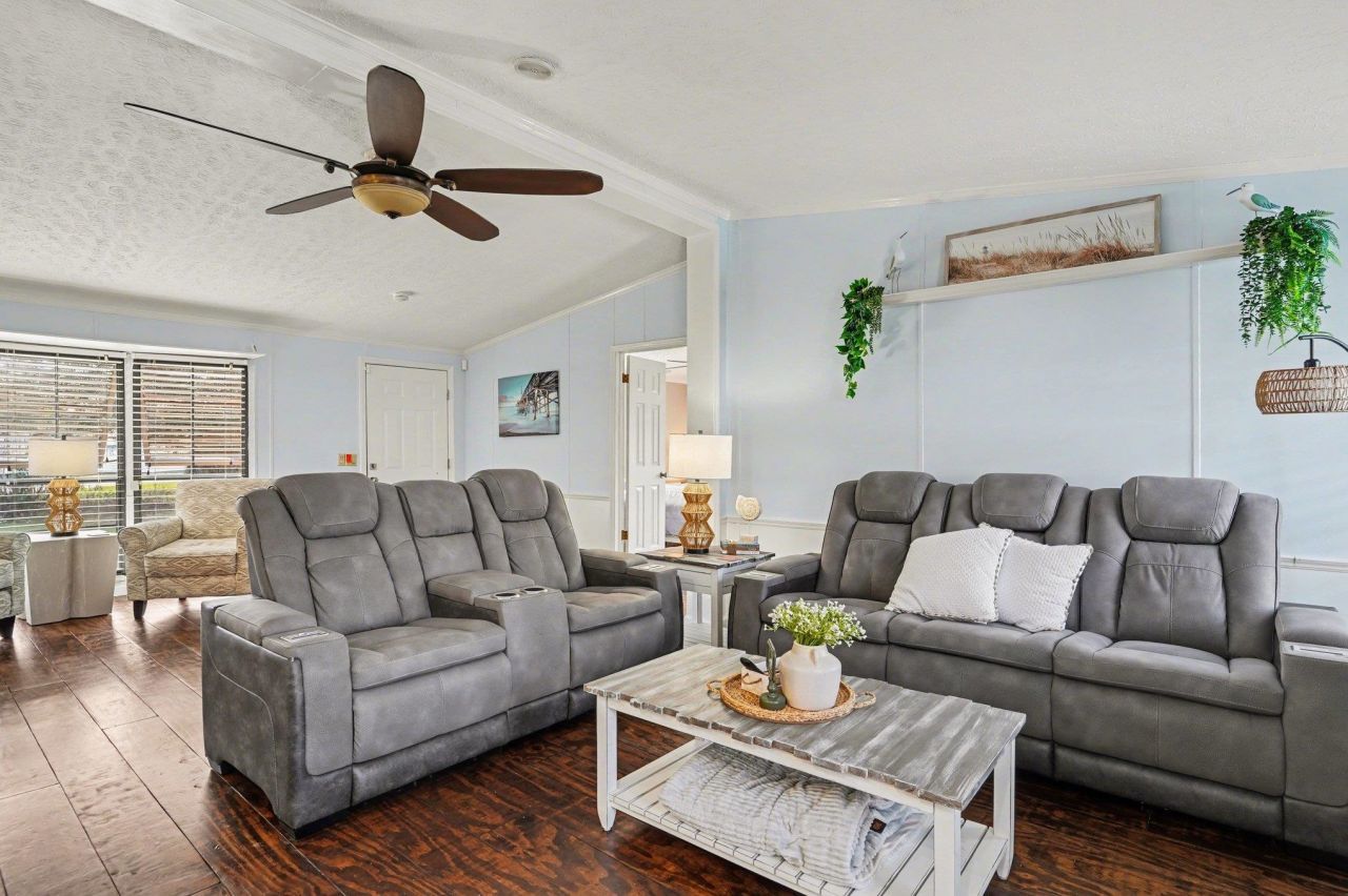 784 Lewis Ln. Photo 8