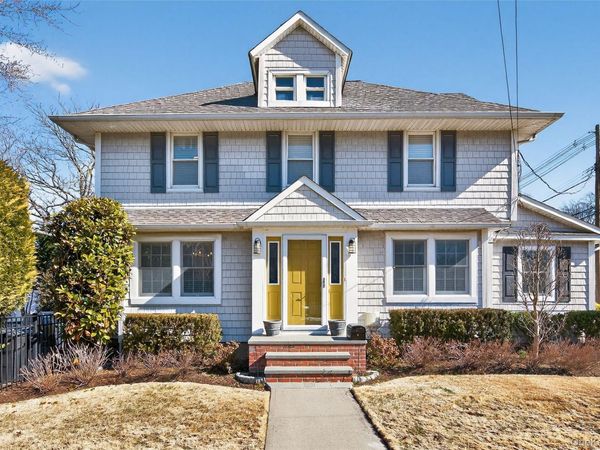 252 Morris Avenue , Rockville Centre, NY 11570