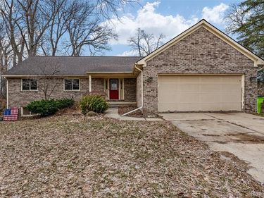 8732 Elizabeth Lake Road, White Lake Twp, MI 48386