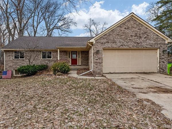 8732 Elizabeth Lake Road, White Lake Twp, MI 48386