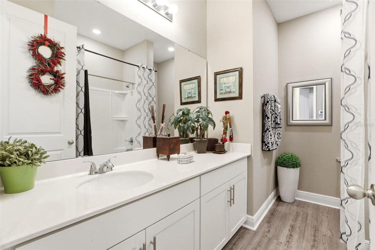 5256 Meadow Song Drive , Okahumpka, FL 34762 Photo