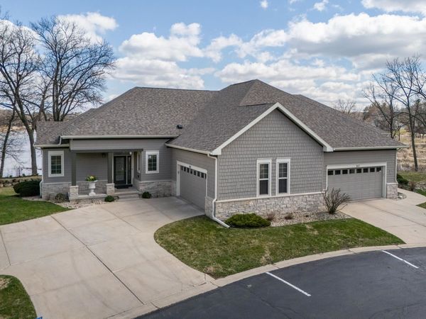 1615 Pond View Court, Middleton, WI 53562