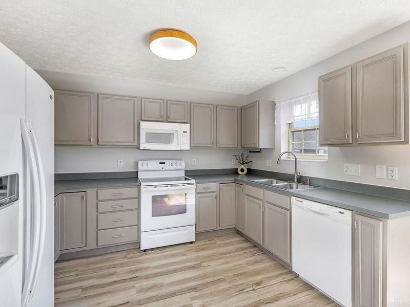 9228 Sawgrass Drive, Miamisburg, OH 45342 Photo 11