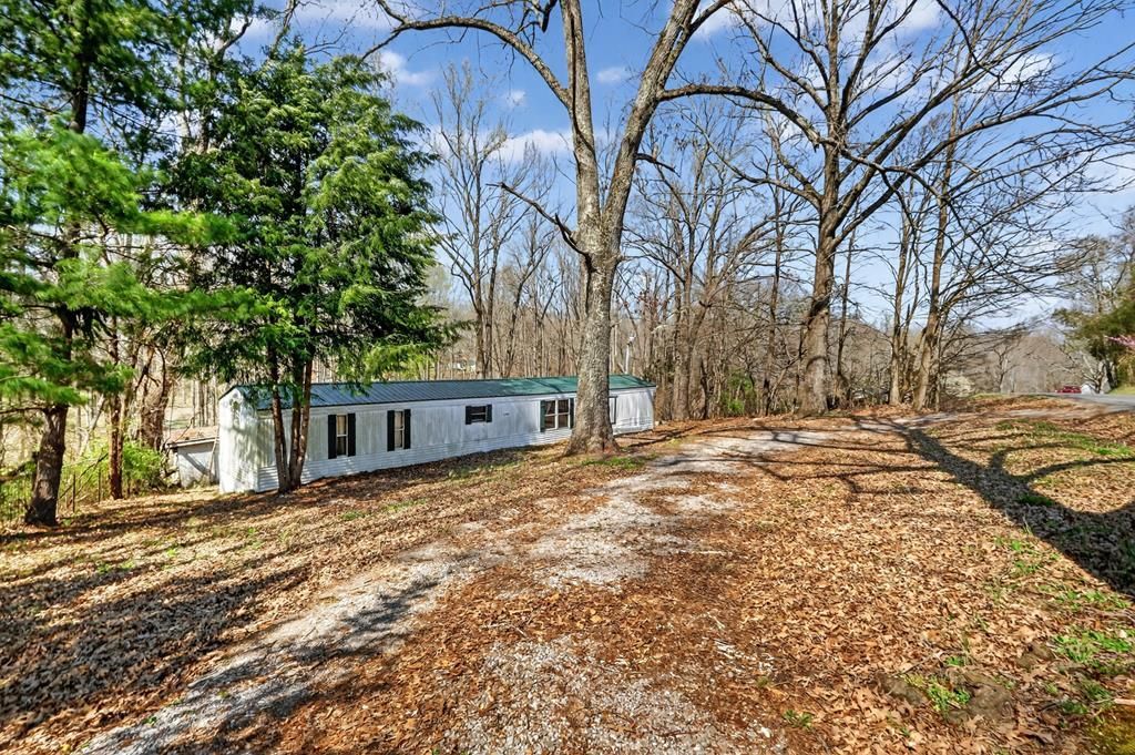 285 George Akins Rd, Westmoreland, TN 37186 Main Photo