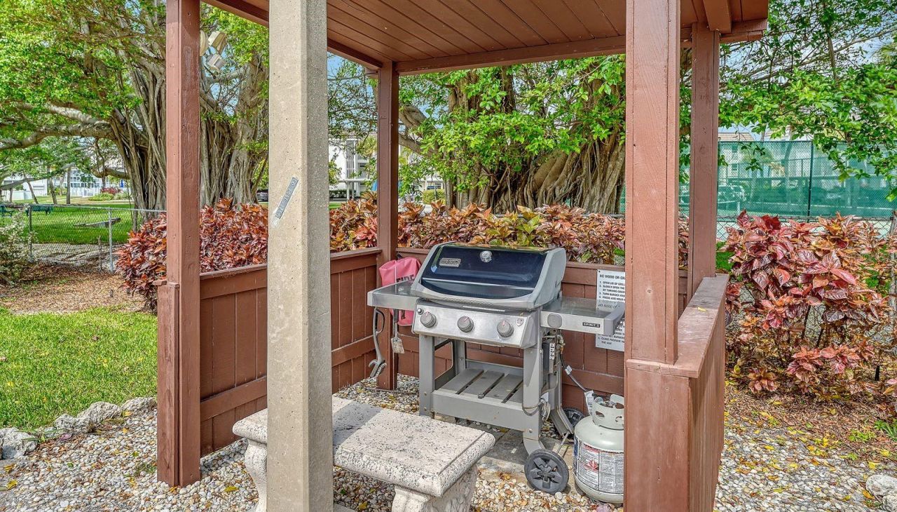 605 Sutton Place, Unit 201, Longboat Key, FL 34228 Photo