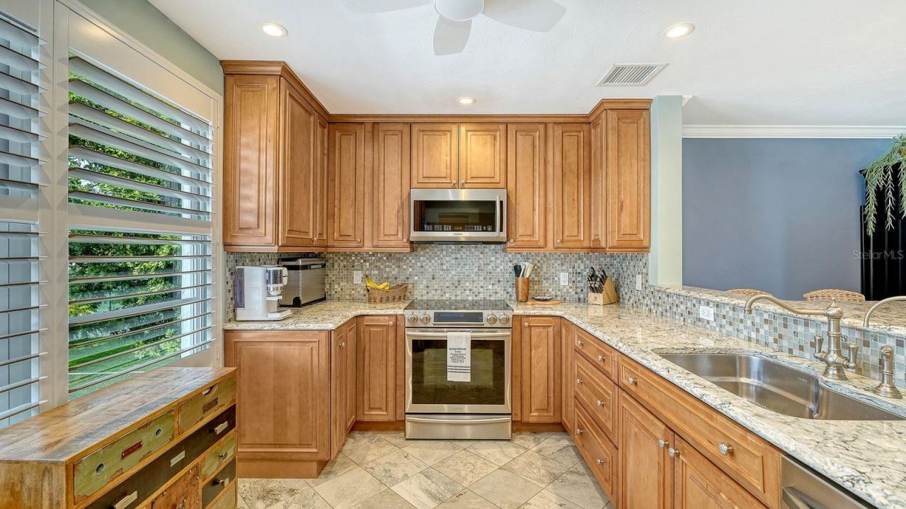 605 Sutton Place, Unit 201, Longboat Key, FL 34228 Photo