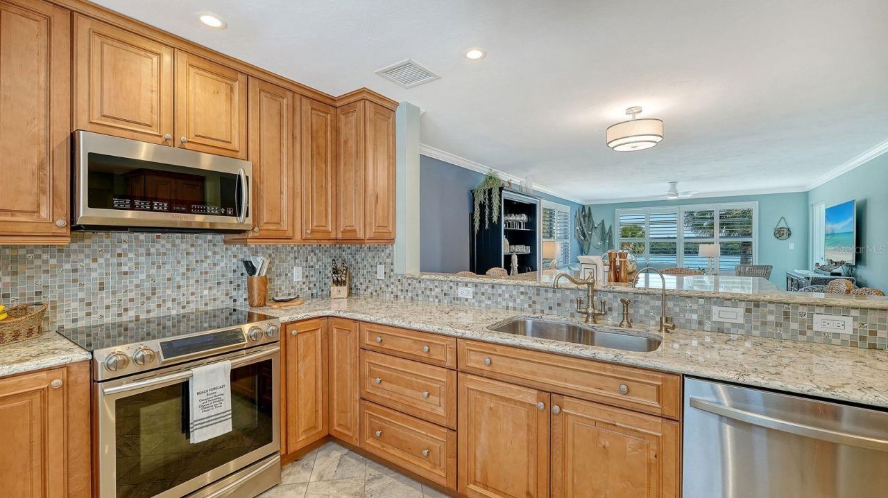 605 Sutton Place, Unit 201, Longboat Key, FL 34228 Photo