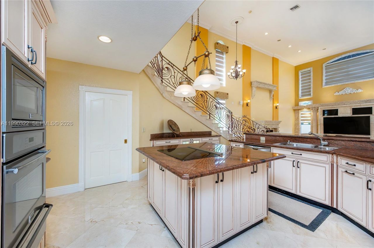 588 Miller Dr , Miami Springs, FL 33166 Photo