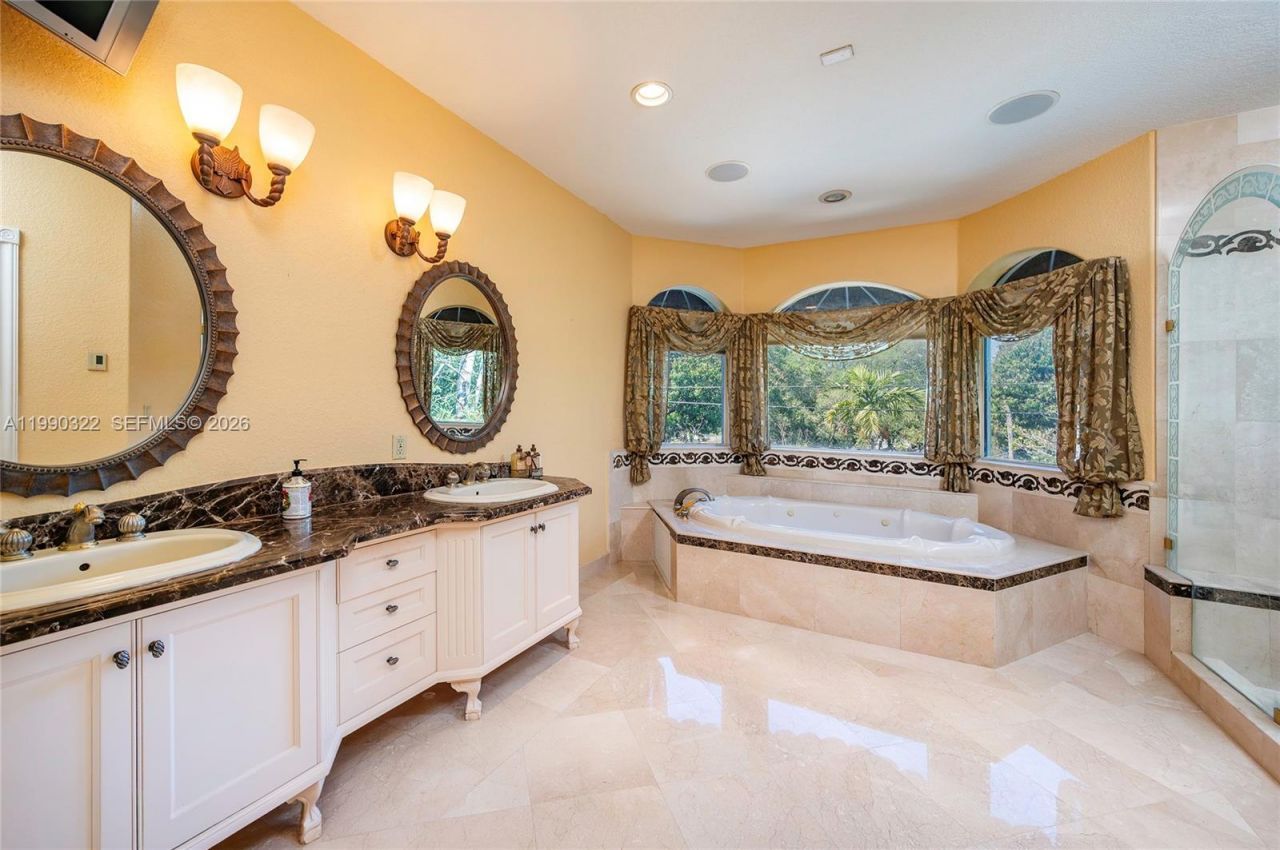 588 Miller Dr , Miami Springs, FL 33166 Photo