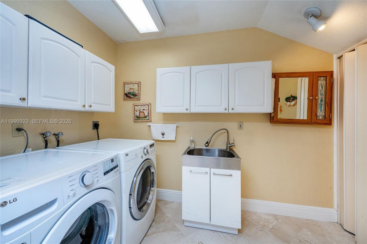 588 Miller Dr, Miami Springs, FL 33166 Photo