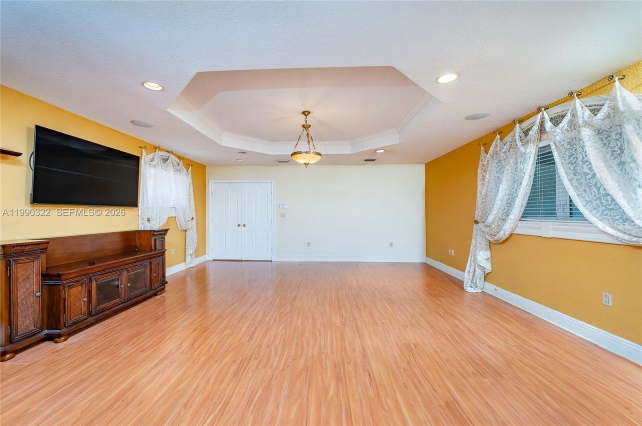 588 Miller Dr , Miami Springs, FL 33166 Photo