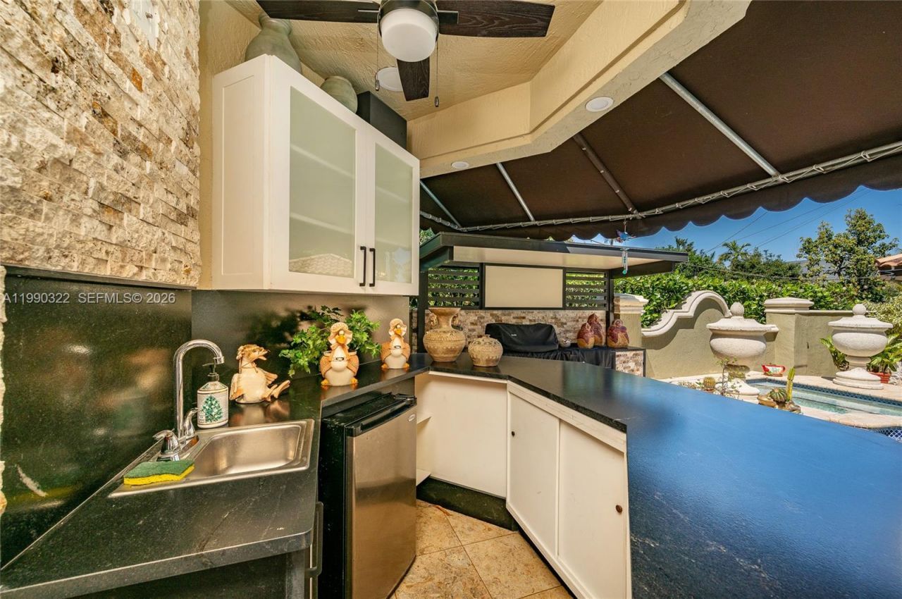 588 Miller Dr , Miami Springs, FL 33166 Photo