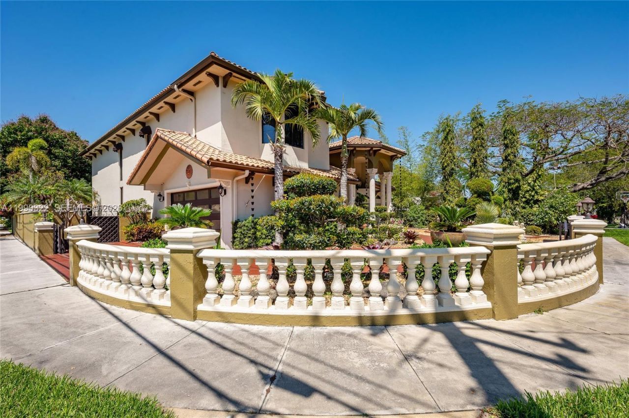 588 Miller Dr , Miami Springs, FL 33166 Photo