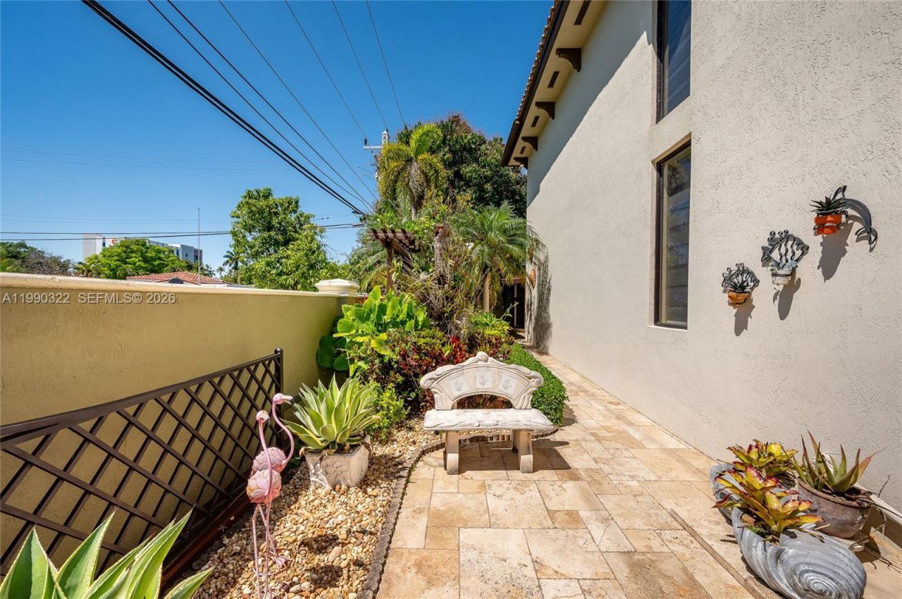 588 Miller Dr , Miami Springs, FL 33166 Photo