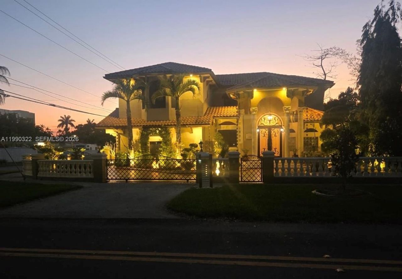 588 Miller Dr , Miami Springs, FL 33166 Photo