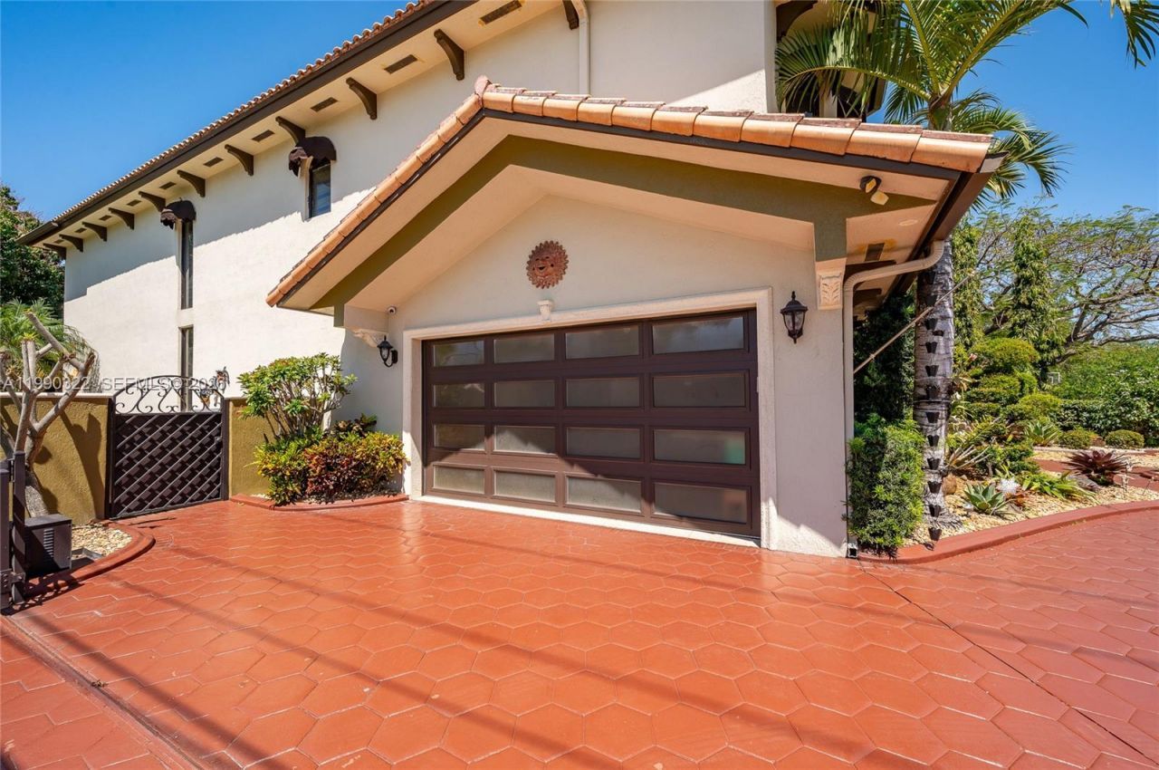 588 Miller Dr , Miami Springs, FL 33166 Photo