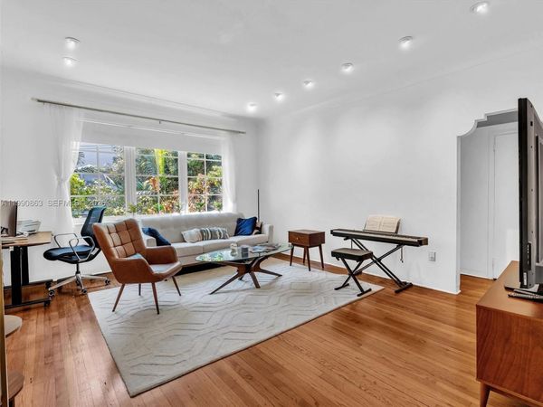 910 Lenox Ave, Unit 2, Miami Beach, FL 33139