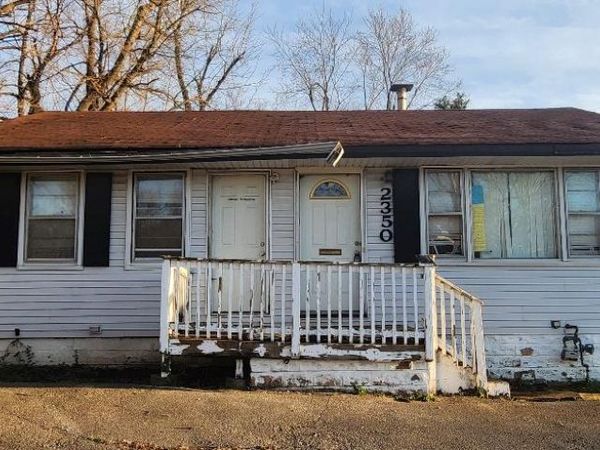 2350 Chambers Road, St Louis, MO 63136