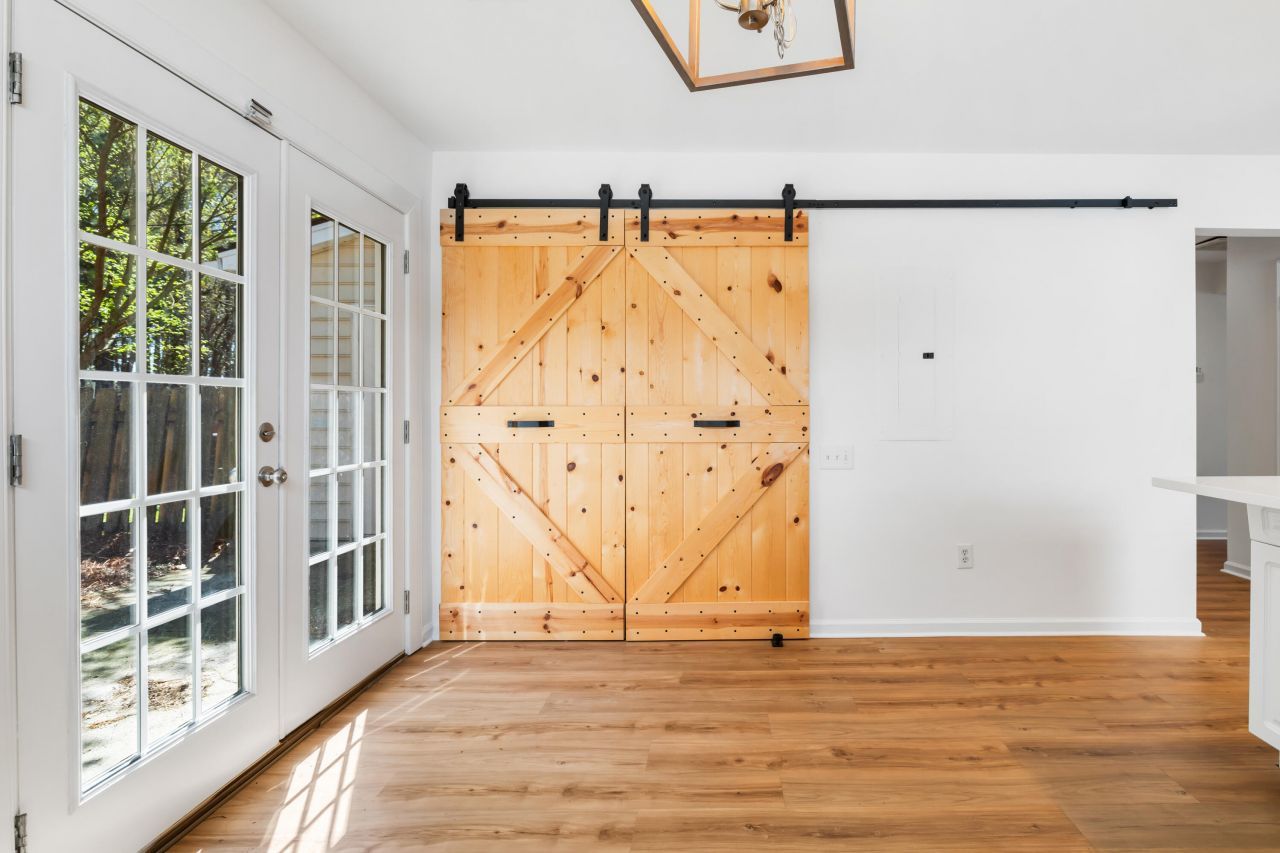 3076 Queensgate Way Photo 12