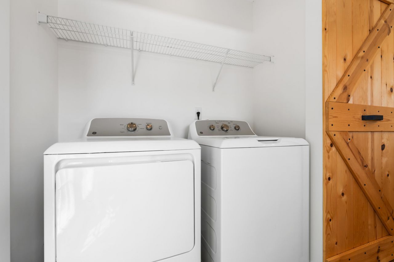 3076 Queensgate Way Photo 13