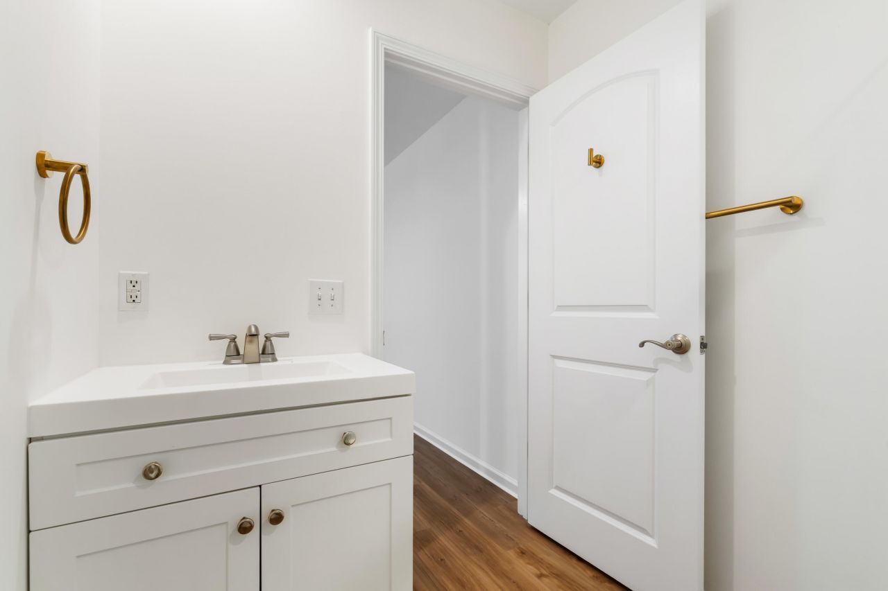 3076 Queensgate Way Photo 17