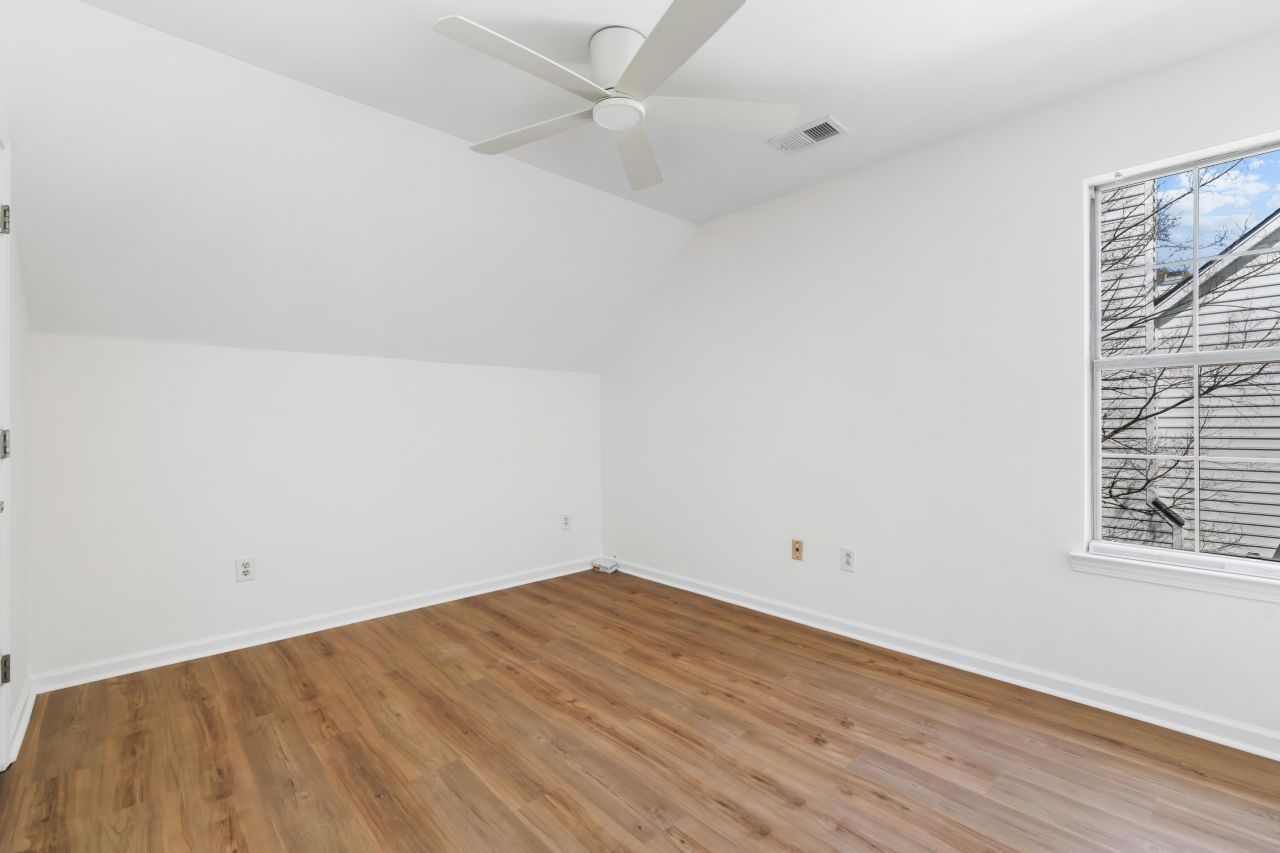 3076 Queensgate Way Photo 19