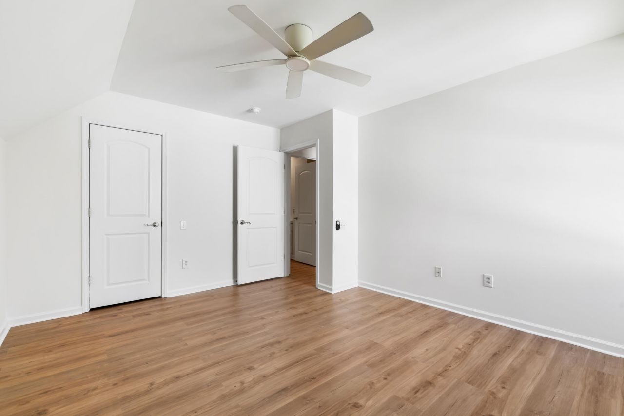 3076 Queensgate Way Photo 22