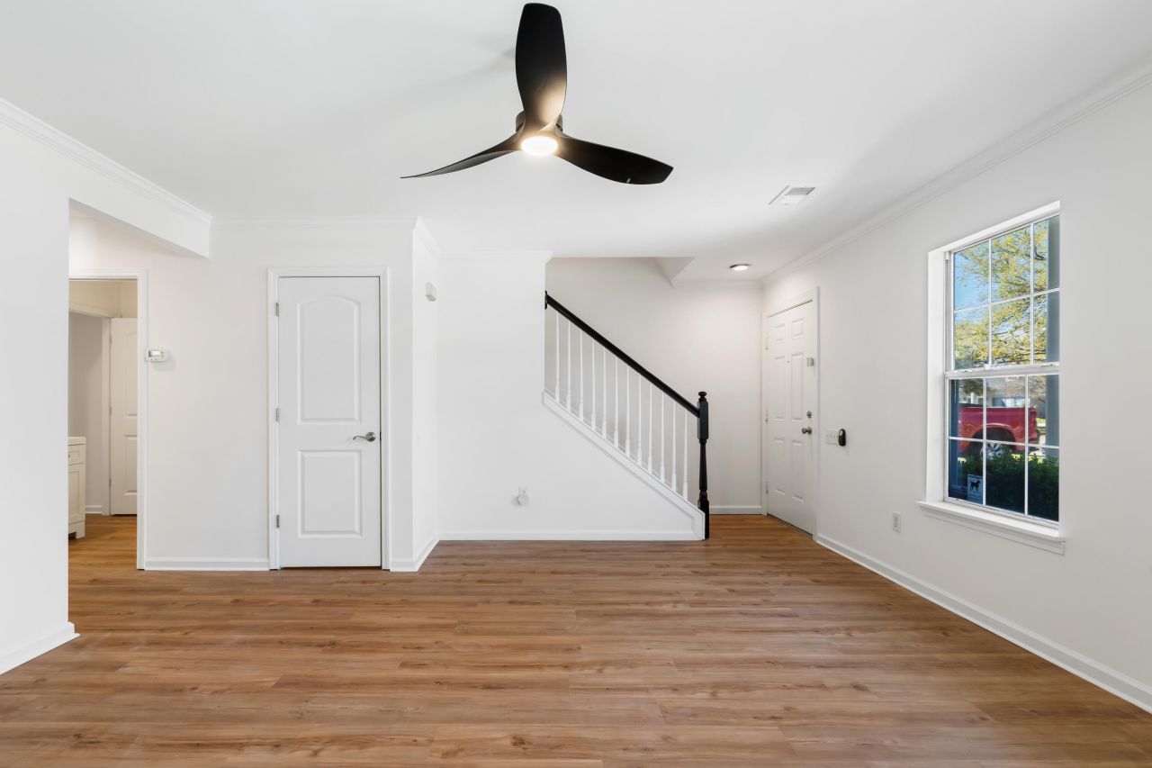 3076 Queensgate Way Photo 5