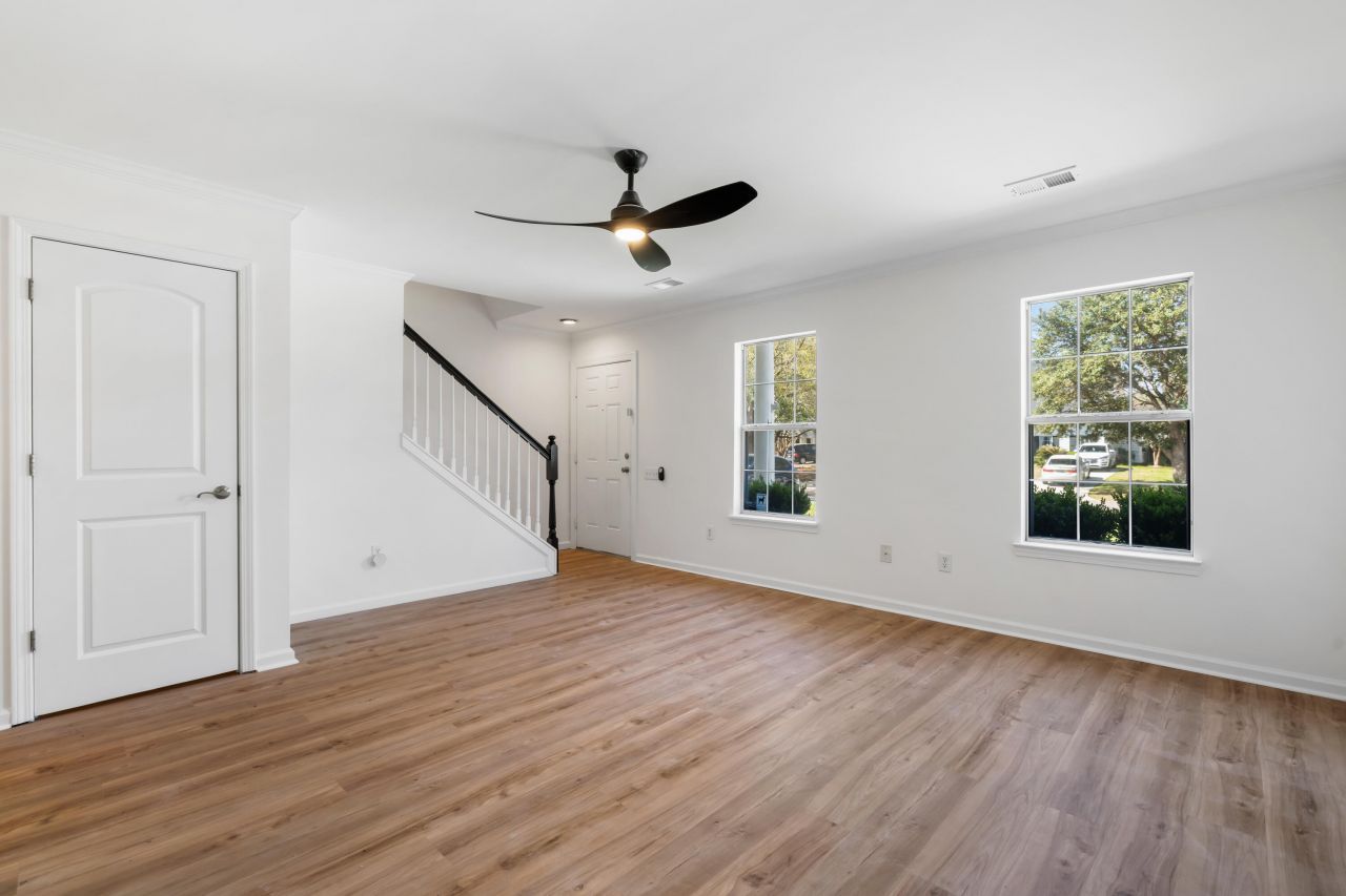 3076 Queensgate Way Photo 6